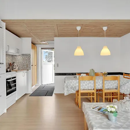 בית נופש 1 Bedroom Pet Friendly In *